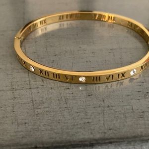 Bangle bracelet